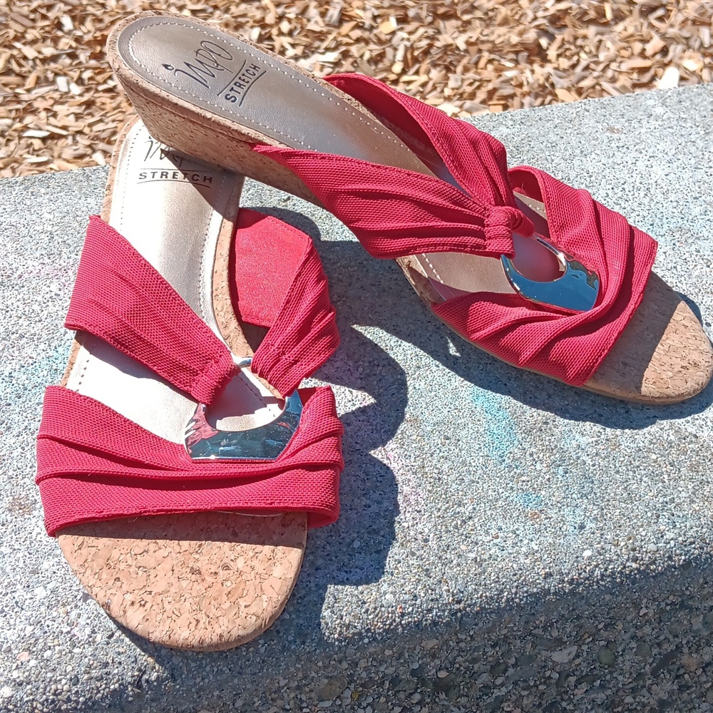 NWOT SLIDE SANDALS